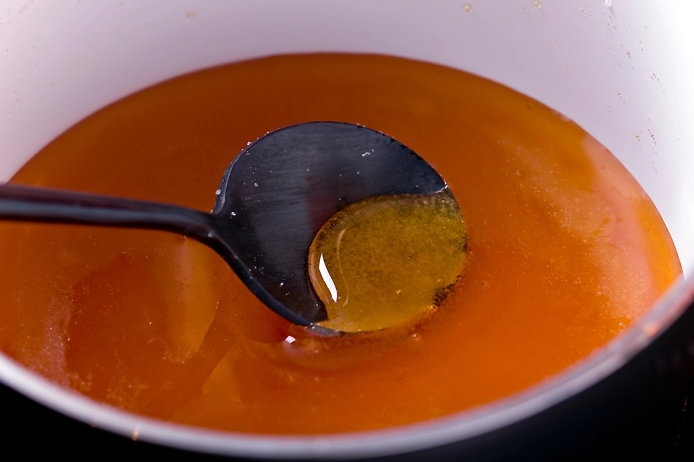 Каремель для торта — как приготовить. Фото © Shutterstock / FOTODOM / Patrycja St