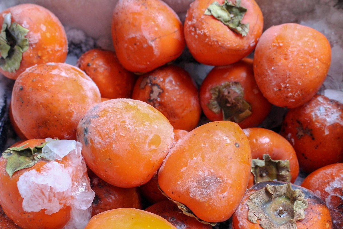 Как сделать, чтобы хурма не вязала: проверенные способы. Фото © Shutterstock / FOTODOM /  Raina Kim