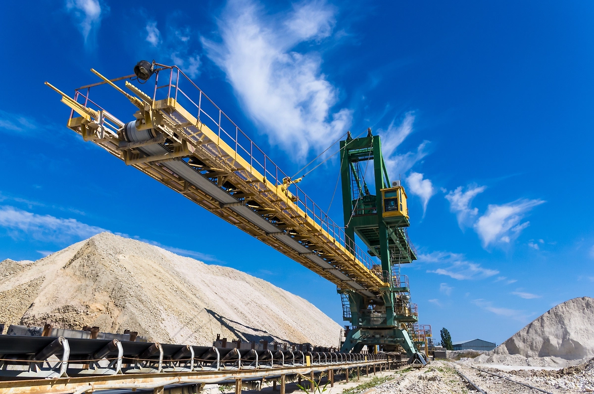 Добыча полезных ископаемых открытым способом. Фото © Shutterstock / FOTODOM / Wingedbull