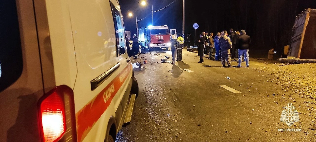 ДТП с шестью погибшими. Фото © Telegram / МЧС Орловской области
