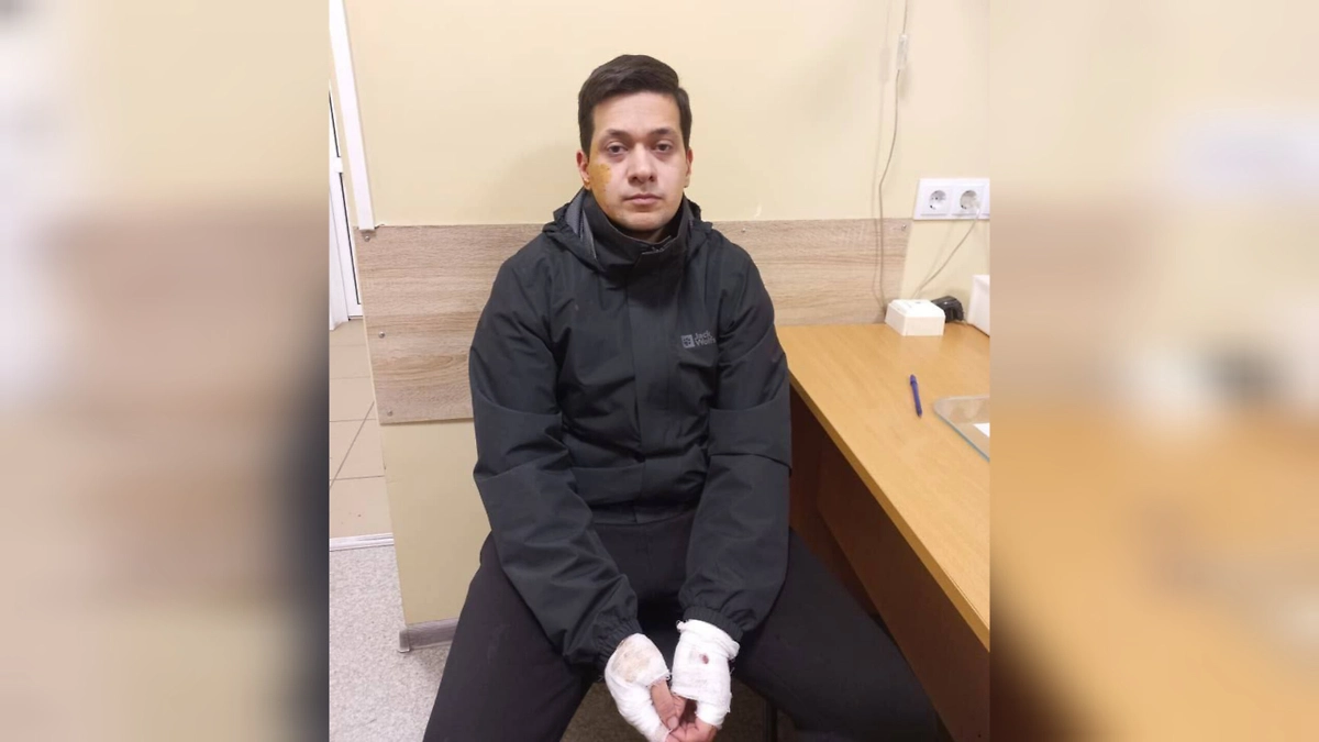 Сахиб Гадиров в отделении полиции. Фото © Telegram / Анастасия Кашеварова