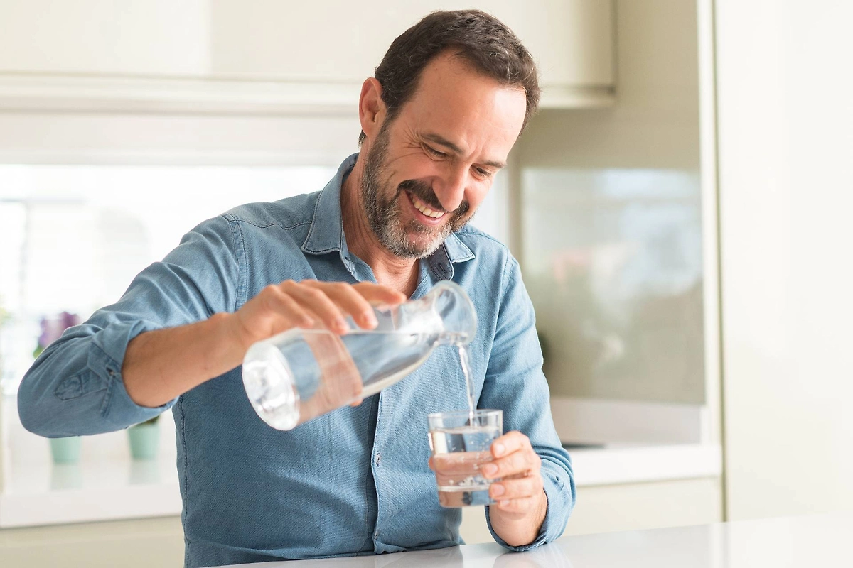 Иногда нужно просто добавить чистой воды в свой ежедневный рацион, чтобы стать здоровее и сильнее. Фото © Shutterstock / FOTODOM / Shift Drive