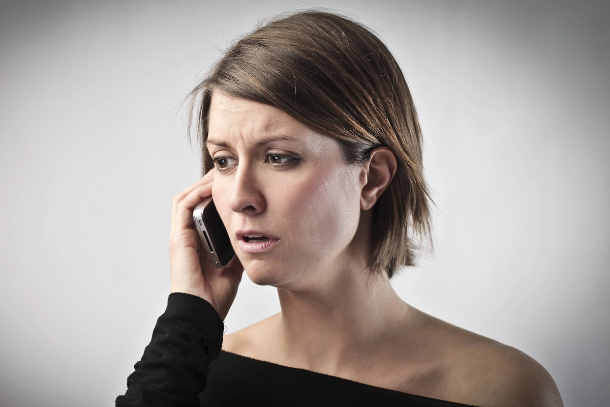 Для телефонных мошенников такой способ «развода» стар как мир. Но всё равно иногда работает. Фото © Shutterstock / FOTODOM / Ollyy