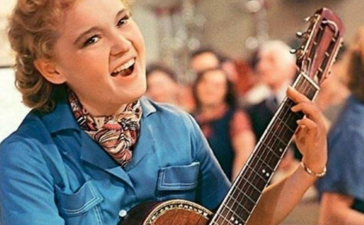 После триумфа в «Карнавальной ночи» Гурченко попала в опалу. Фото © Кадр из фильма «Девушка с гитарой», режиссёр Александр Файнциммер, сценаристы Борис Ласкин, Владимир Поляков / Kinopoisk