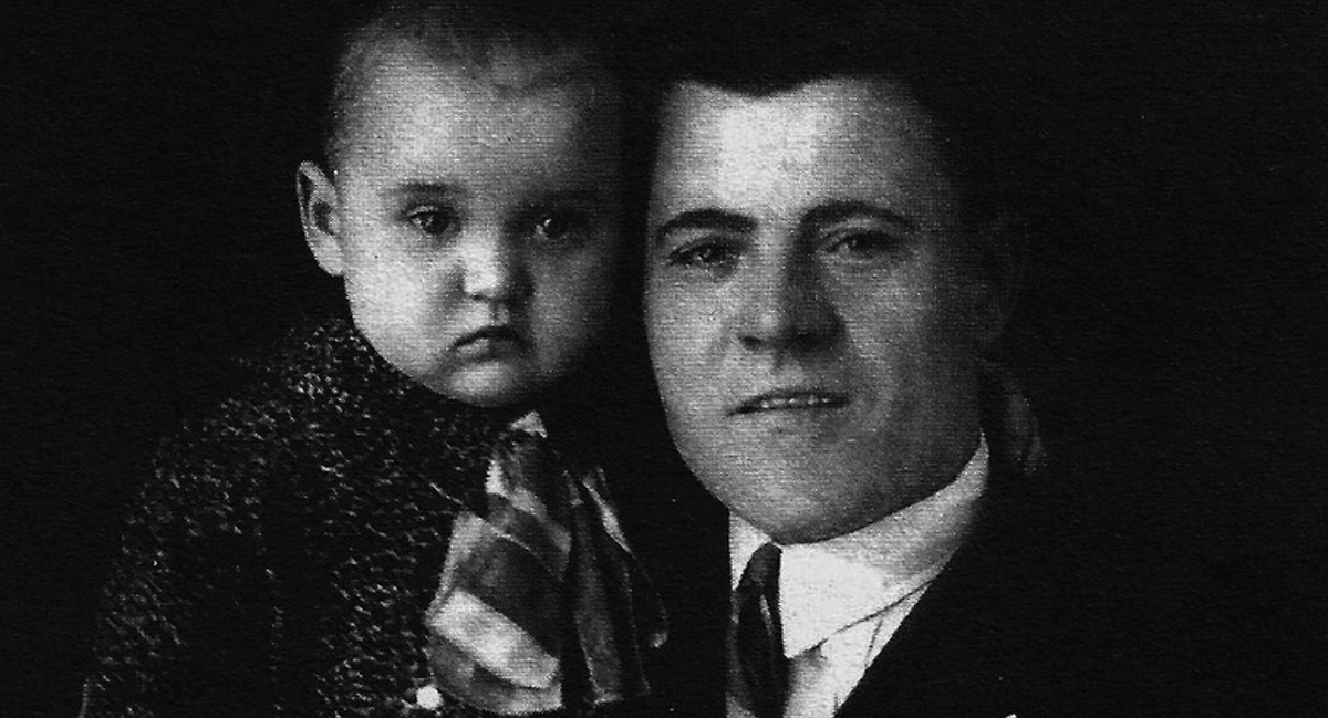 Маленькая Люся с отцом Марком Гавриловичем, 1936 год. Фото © Wikipedia 