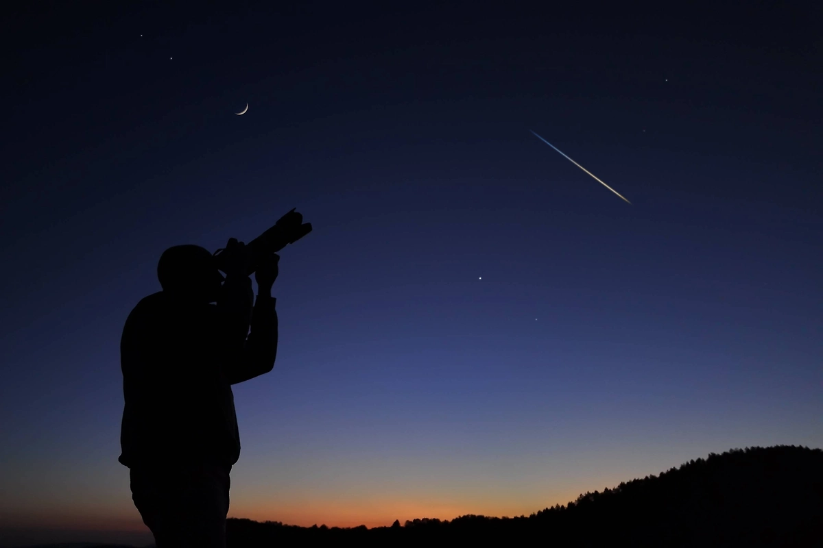 Леониды в ноябре 2025 — как их фотографировать? Какие техники лучше применить? Может, вообще видео заснять? Фото © Shutterstock / FOTODOM / AstroStar