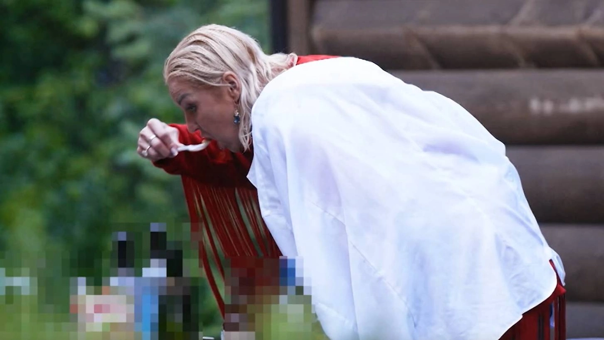 Анастасия Волочкова в реалити-шоу «Звёзды под капельницей». Фото © vzavyazke.friday.ru