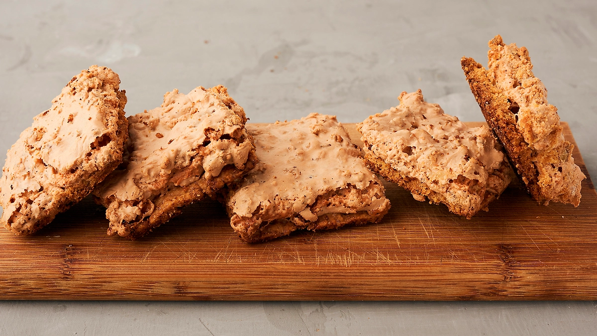 Начинка для пирожного «Варшавское» по ГОСТу СССР: какой она должна быть и можно ли без неё. Фото © Shutterstock / FOTODOM / NDanko