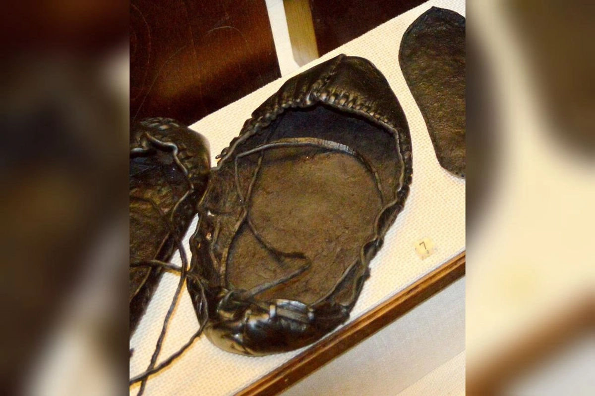 Самая первая славянская обувь, о которой мы знаем, — это поршни. Фото © Wikipedia / Лапоть