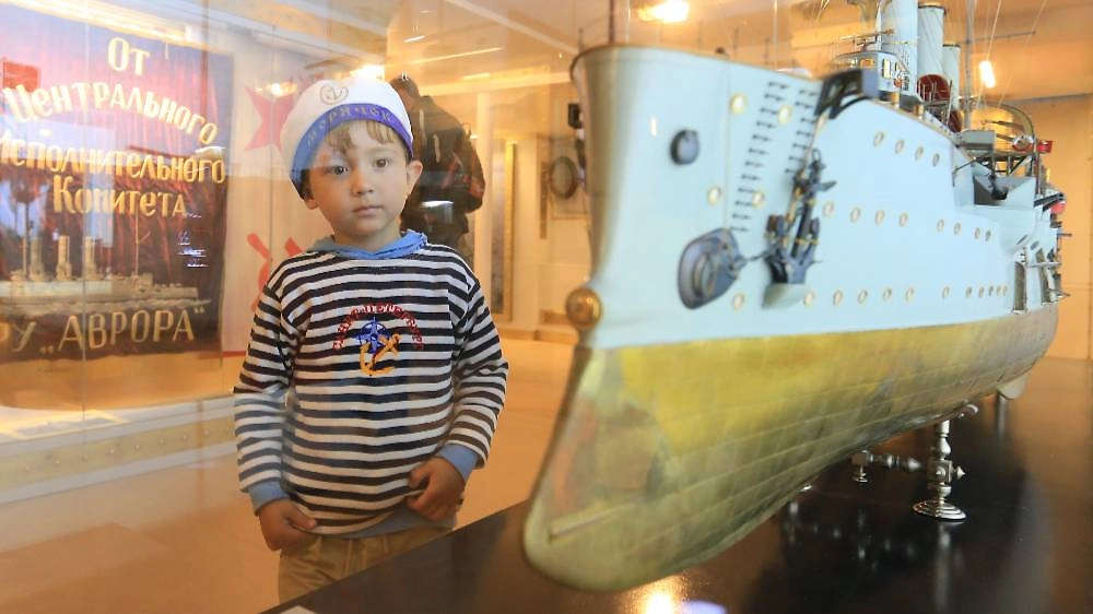 Так как именно крейсер «Аврора» выстрелил холостыми во время Октябрьского восстания и запустил штурм Зимнего дворца, из него сделали музей. Фото © ТАСС / Сергей Коньков