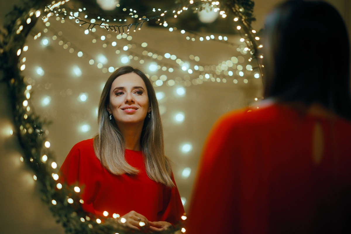 Красная Огненная Лошадь: в каких цветах встречать Новый год 2026. Фото © Shutterstock / FOTODOM / Nicoleta Ionescu