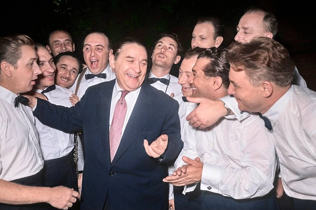 Певец и джазмен Леонид Утёсов — от его крутости просто «сносит крышу». Песни слушают до сих пор, а то, как он общался со Сталиным, — это просто легендарно. Фото © ТАСС / ТАСС