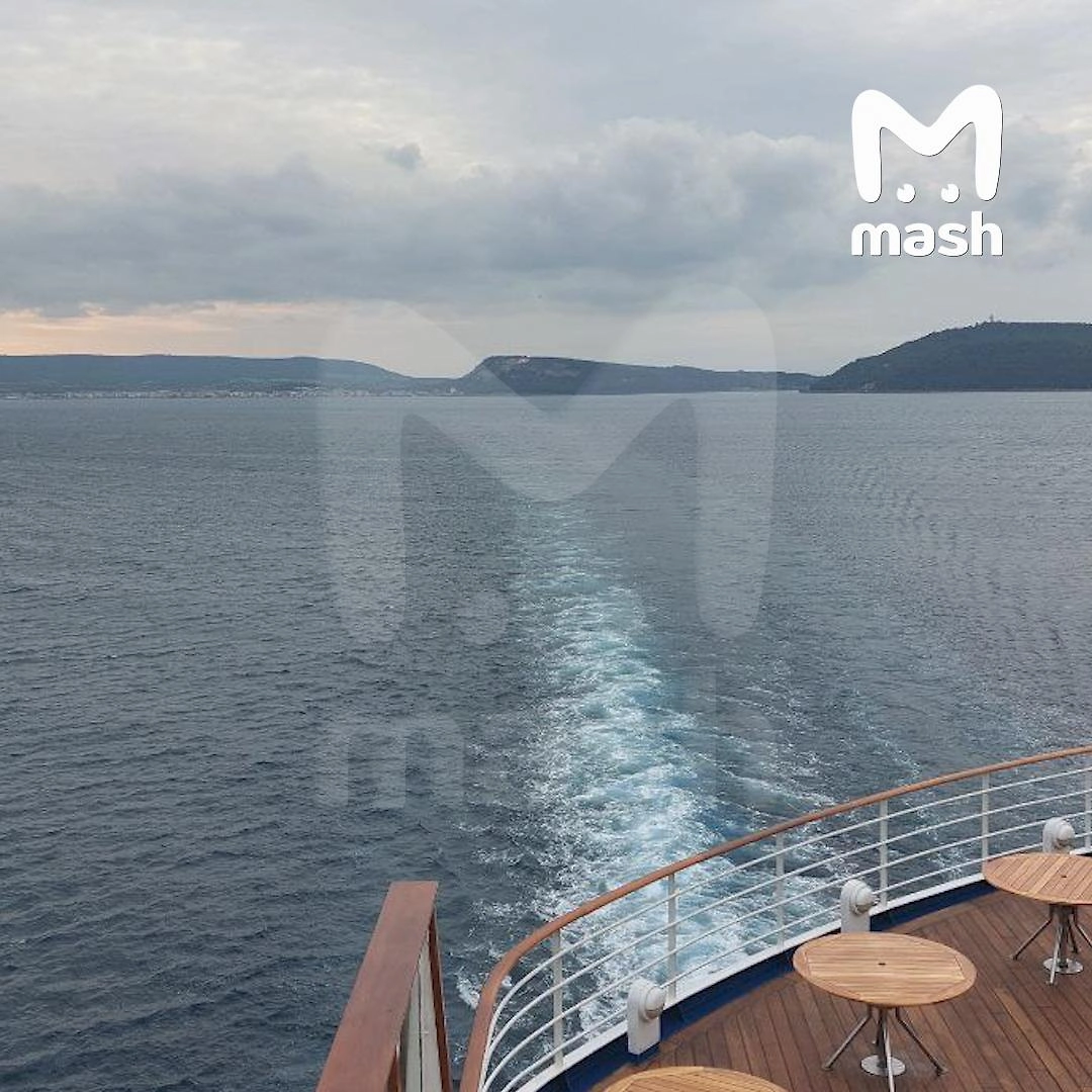 Больше 600 туристов из России застряли на круизном лайнере у берегов Турции. Видео © Telegram / Mash