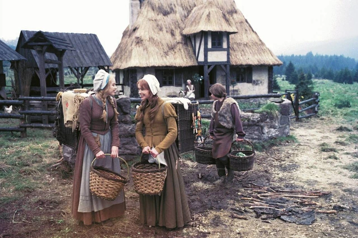 «Беляночка и Розочка» — история из ГДР по мотивам сказки братьев Гримм. Фото © Кадр из фильма «Беляночка и Розочка», режиссёр Зигфрид Хартманн / Kinopoisk