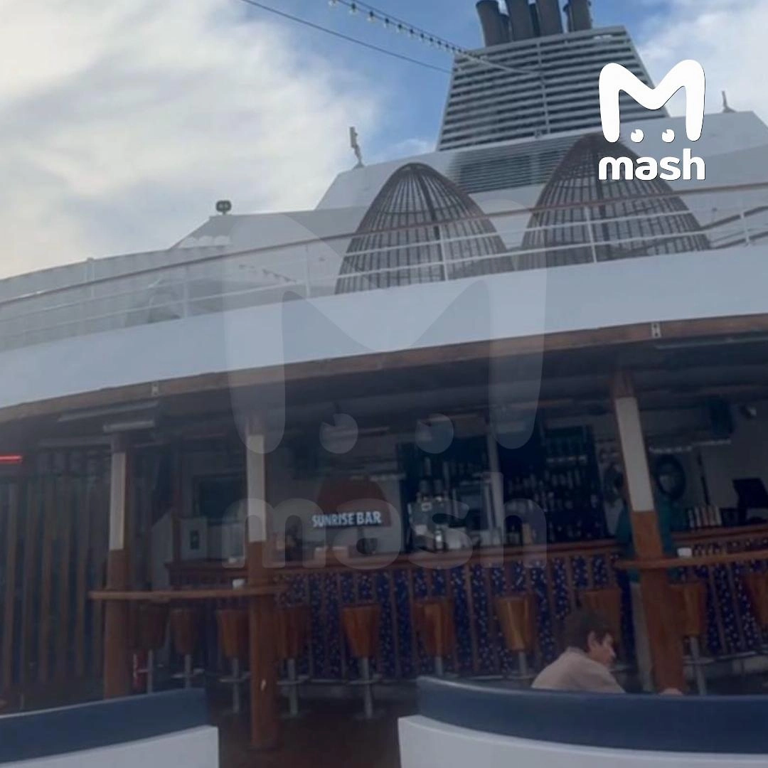 Больше 600 туристов из России застряли на круизном лайнере у берегов Турции. Видео © Telegram / Mash