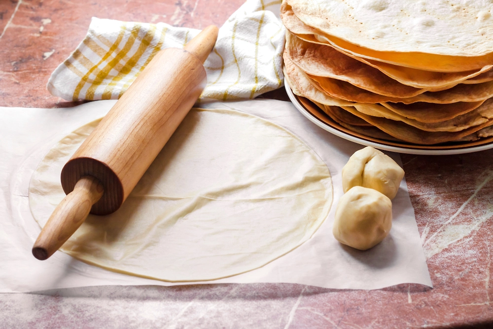 Как раскатать коржи для наполеона. Фото © Shutterstock / FOTODOM / TYNZA