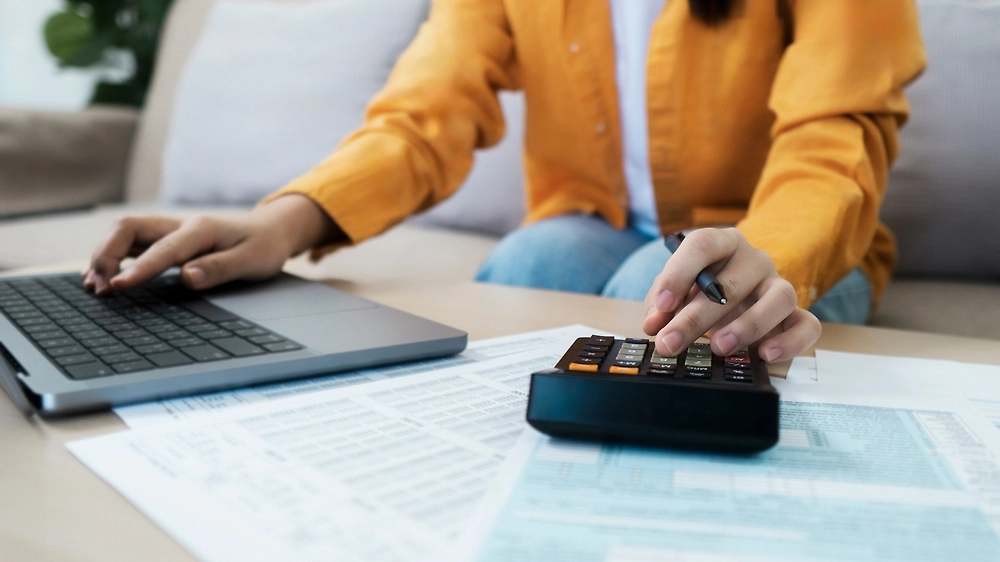 День бухгалтера 2025: Короткие поздравления для коллег на праздник 21 ноября. Фото © Shutterstock / FOTODOM / Fah061043