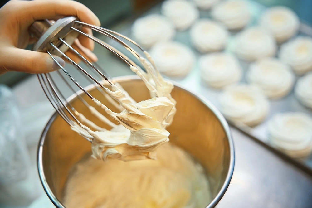 Заварной и масляный крем для наполеона — как сделать. Фото © Shutterstock / FOTODOM / Svitlana Hulko