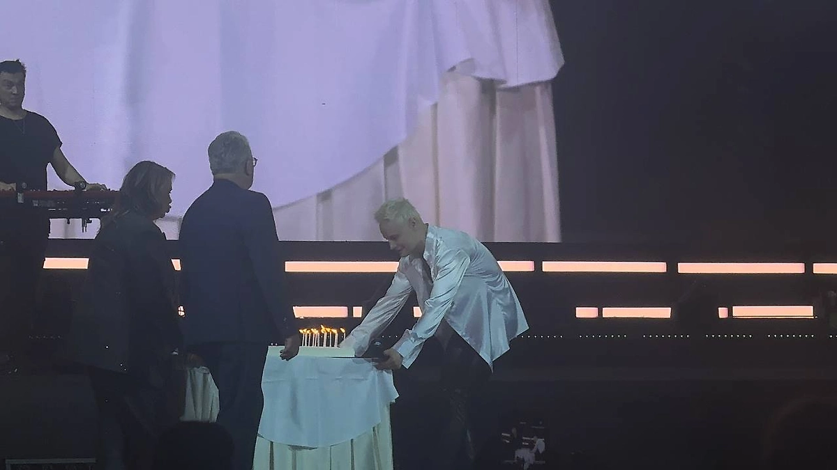 Родители поздравили Ярослава Дронова. Фото © Life.ru