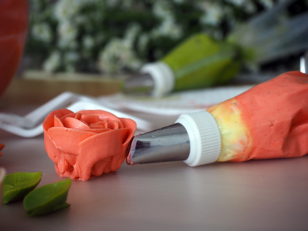 Как украсить торт «Сказка» в домашних условиях. Фото © Shutterstock / FOTODOM / Thanisnan Sukprasert