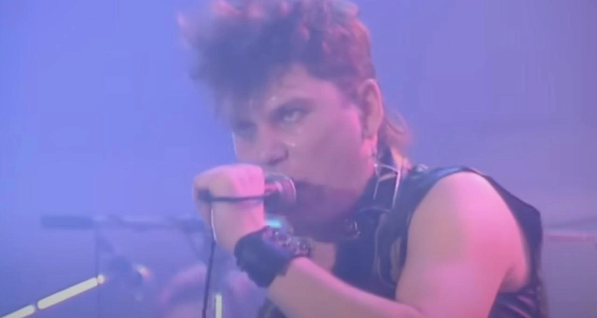 Юрий Хой — что сформировало его фирменный «народный» стиль. Фото © Youtube / Про Рок