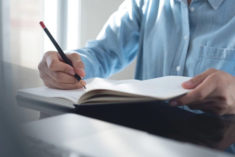 Куда звонить, если отключили горячую воду или отопление внепланово и зимой? Фото © Shutterstock / FOTODOM / TippaPatt