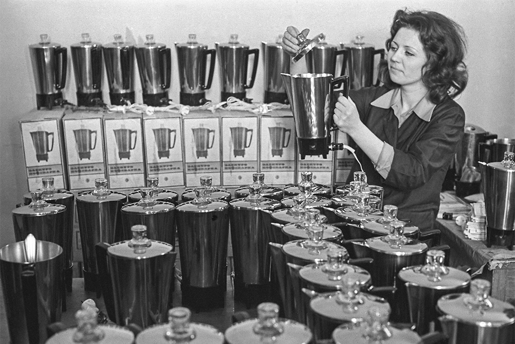 Кофе в тюбиках и эспрессо-машины: как менялась культура в СССР. Фото © ТАСС / Максим Блохин