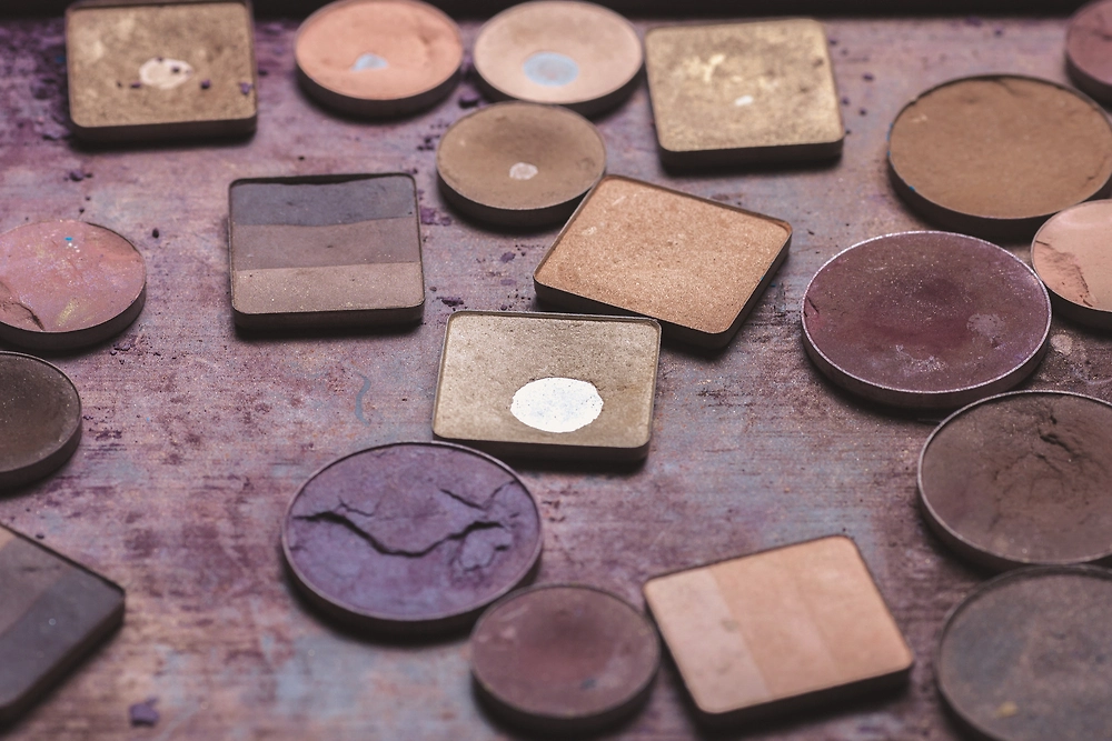 Что выбросить из дома перед новым 2026 годом для счастья и богатства. Фото © Shutterstock / FOTODOM / Mikhail_Kayl