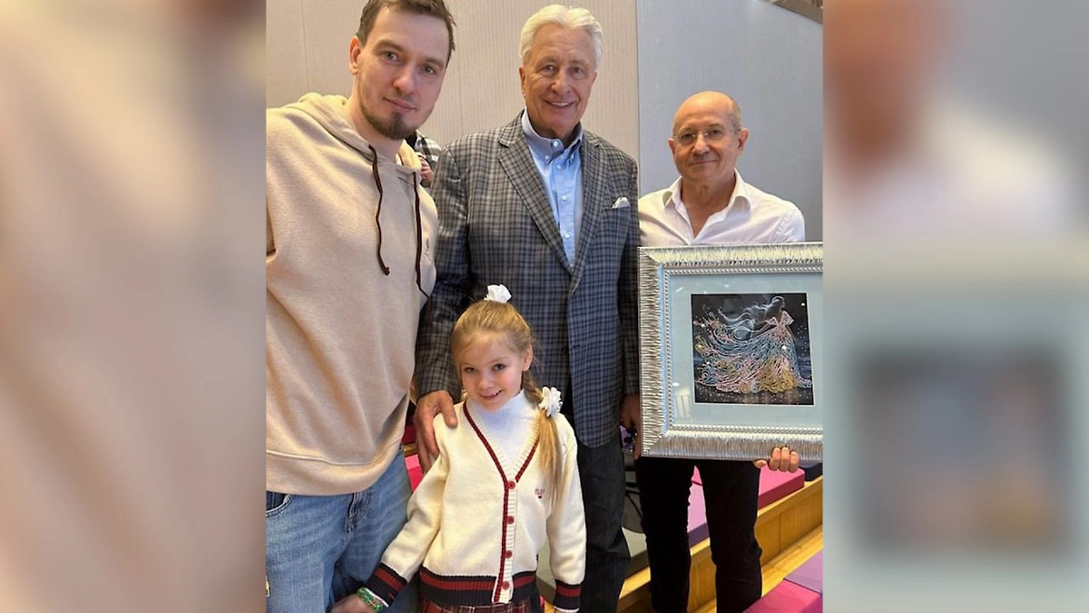 Игорь Макаров (слева) позирует вместе с Якушевым (посередине) и дочерью Машей. Фото © Instagram (признан экстремистской организацией и запрещён на территории Российской Федерации) / igor_makarov25