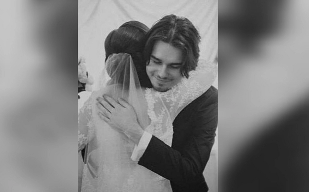 Ирина Безрукова с сыном. Обложка © Instagram (признан экстремистской организацией и запрещён на территории Российской Федерации)/ irina_bezrukova_official