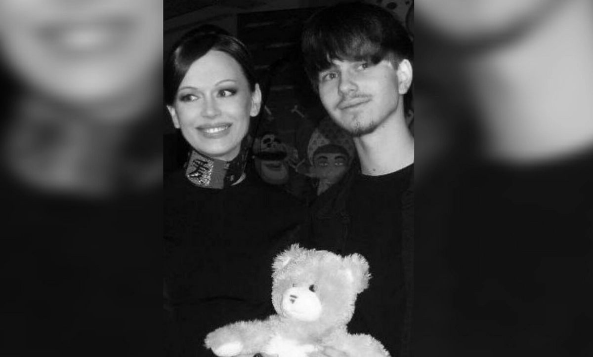 Ирина Безрукова с сыном. Обложка © Instagram (признан экстремистской организацией и запрещён на территории Российской Федерации)/ irina_bezrukova_official