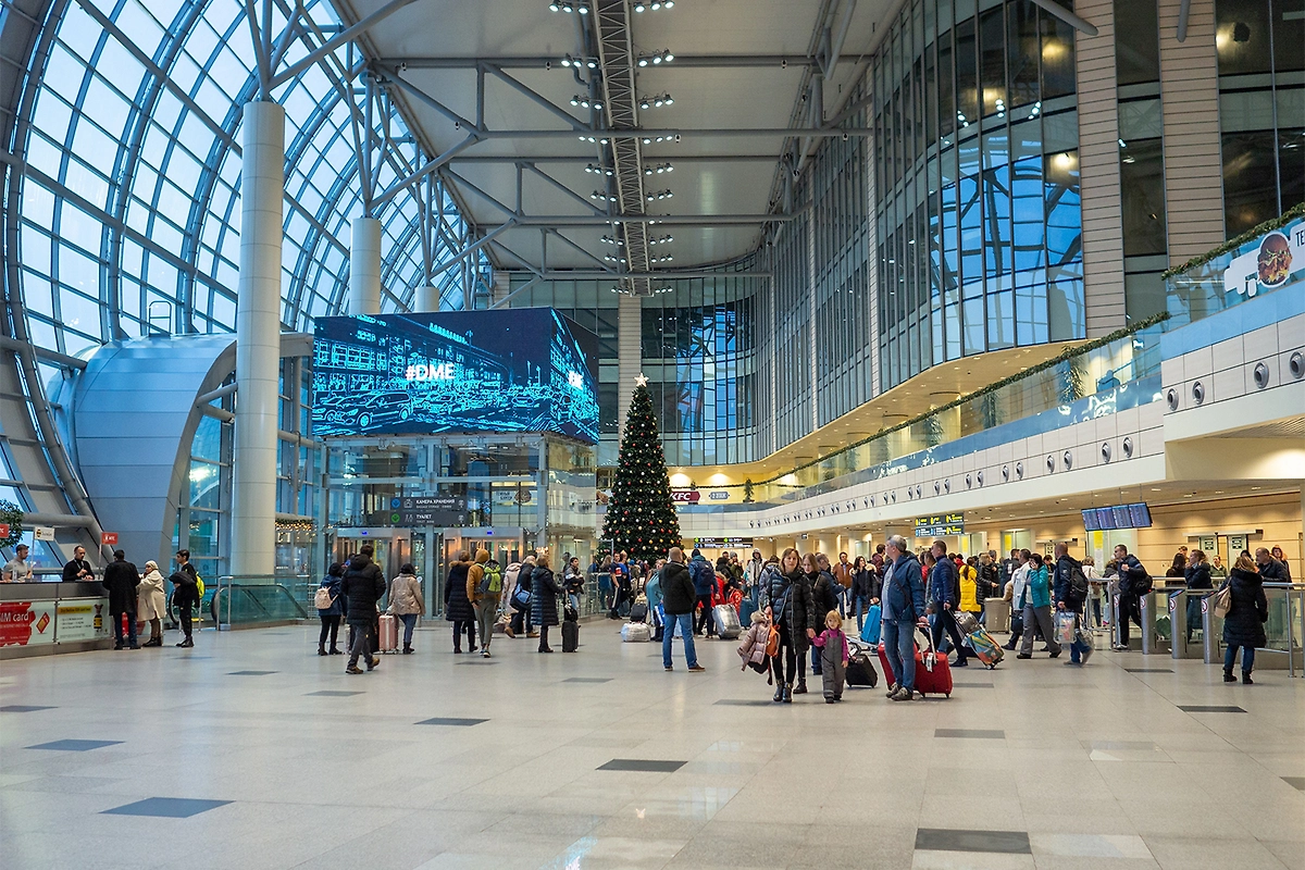 Как сэкономить на авиабилетах в декабре 2025 года? А в январе 2026-го как сэкономить? Фото © Shutterstock / FOTODOM / Tani_Bel