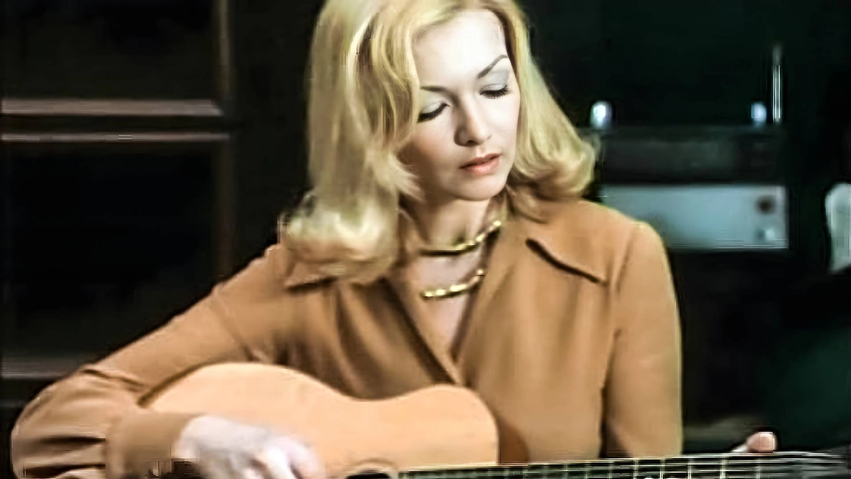 Психолог объяснил скрытый смысл песен из «Иронии судьбы». Фото © Кадр из фильма «Ирония судьбы, или С лёгким паром», режиссёр Эльдар Рязанов, сценаристы Эмиль Брагинский, Эльдар Рязанов / Kinopoisk