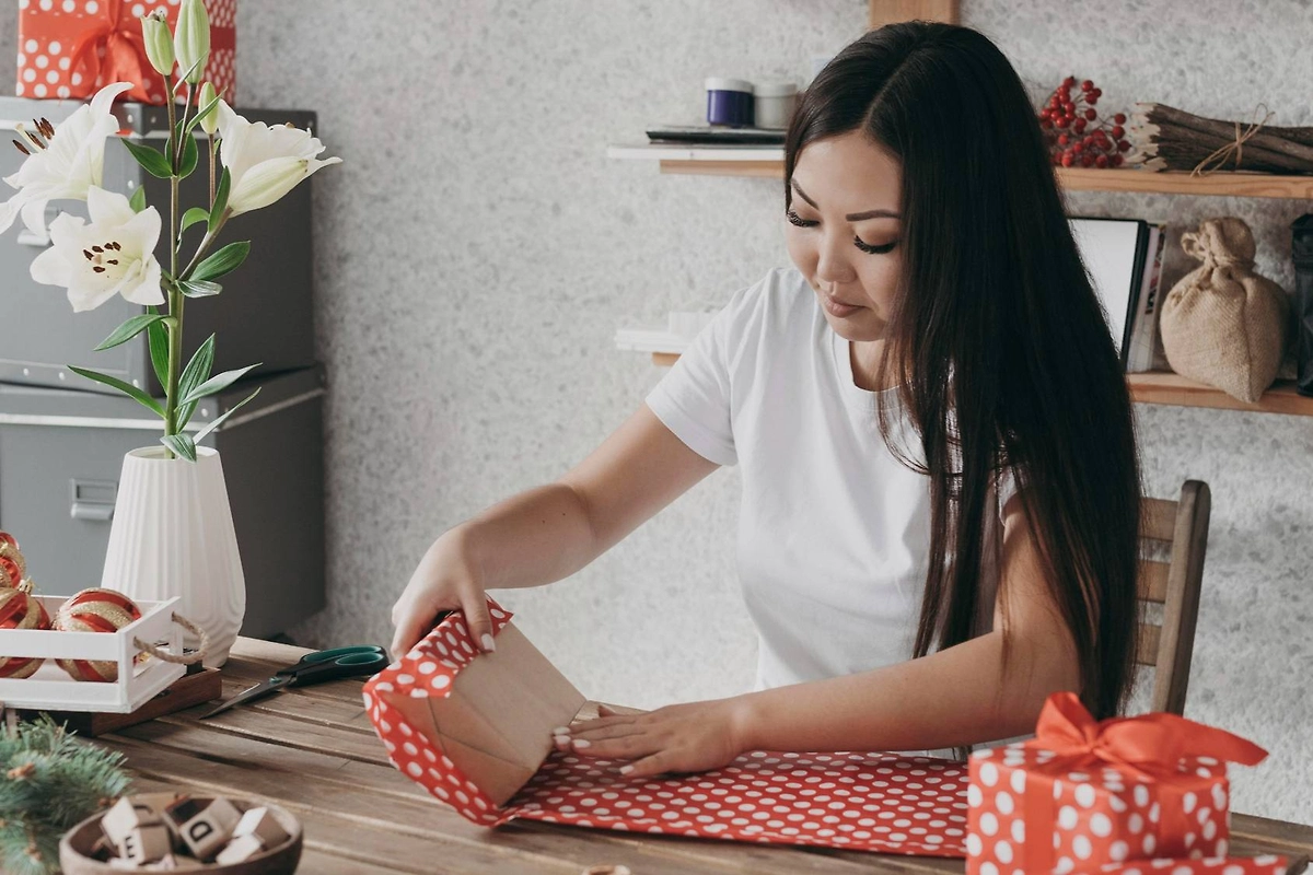 Правильная упаковка подарков на Тайного Санту — это важно. Не менее важно, чем сам подарок. Фото © Freepik 