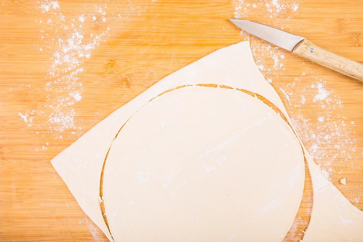 Как собрать и украсить пряничный домик: подробная инструкция. Фото © Freepik