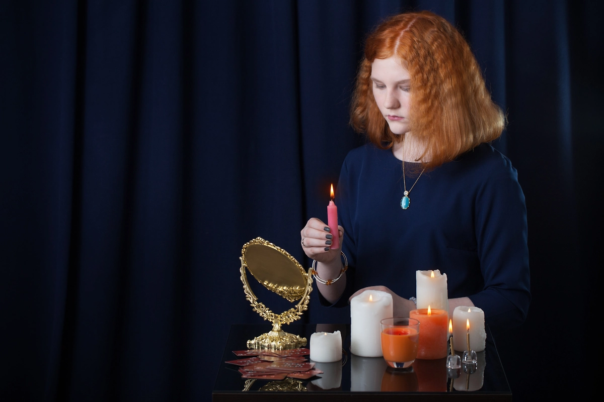 12 декабря 2025: какие ритуалы принесут удачу в день зеркальной даты. Фото © Shutterstock / FOTODOM / Maya Kruchankova