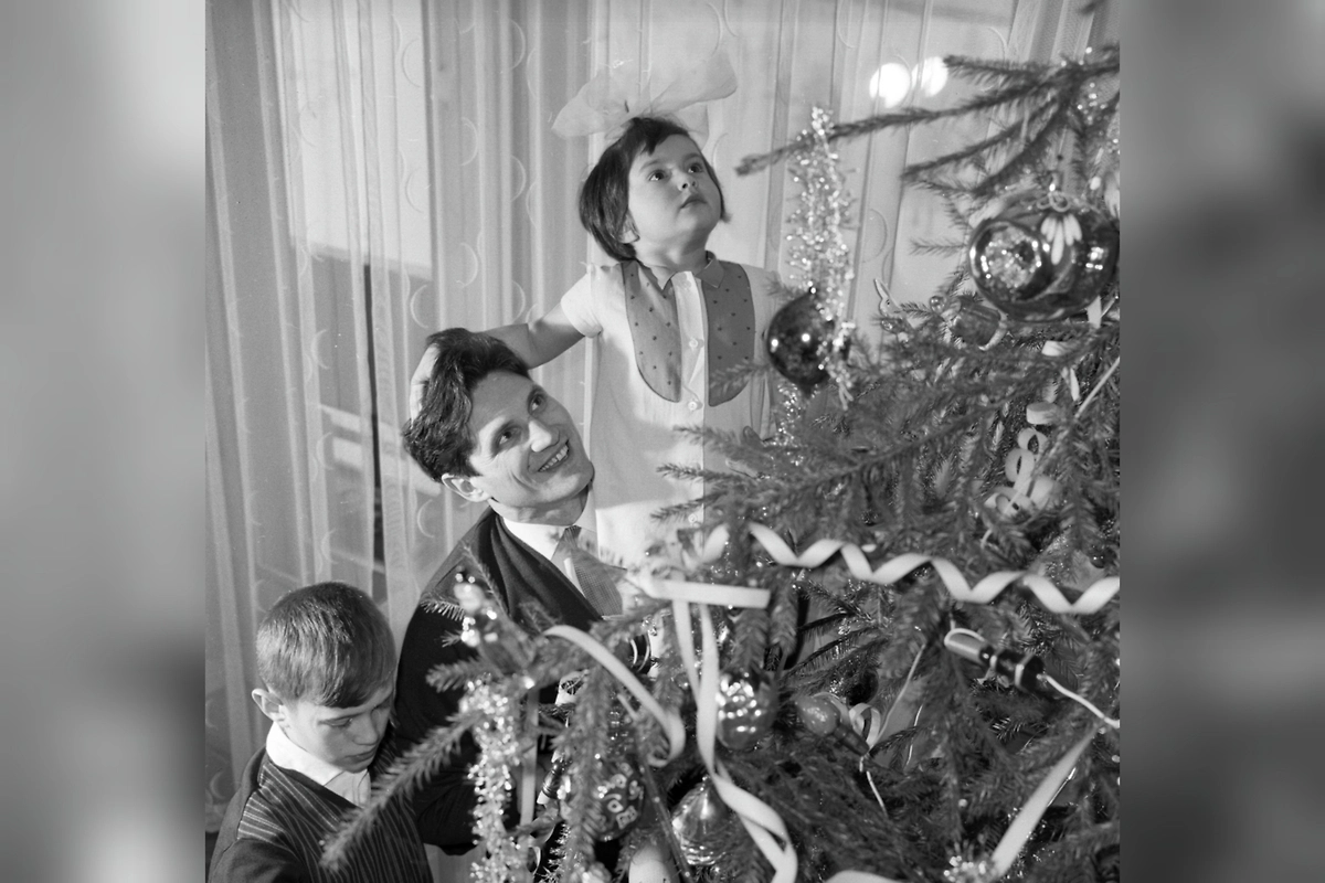 Как наряжали ёлку в СССР. Фото © РИА «Новости» / Александр Моклецов
