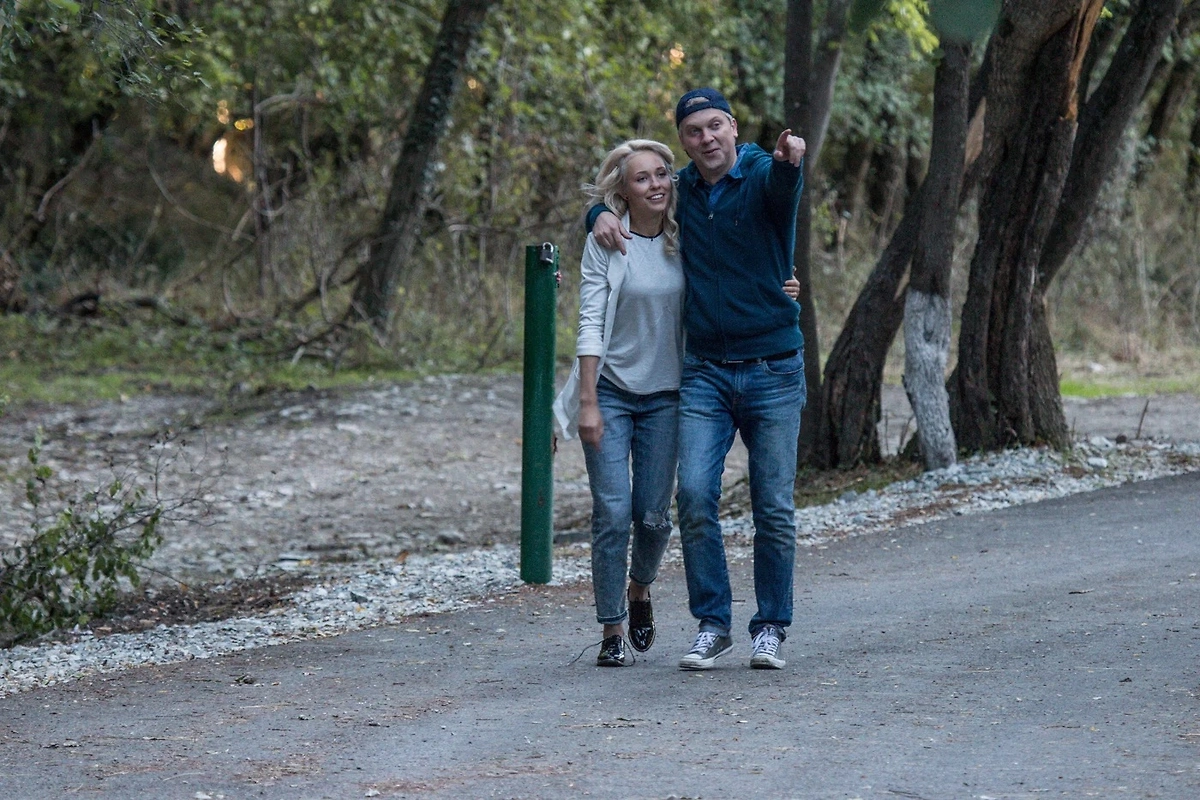 Продюсеру, актёру и ведущему Сергею Светлакову 48 лет! Вспоминаем лучшие роли актёра. Фото © Кадр из фильма «Жених», режиссёр Александр Незлобин, сценаристы Александр Незлобин, Сергей Светлаков / Kinopoisk