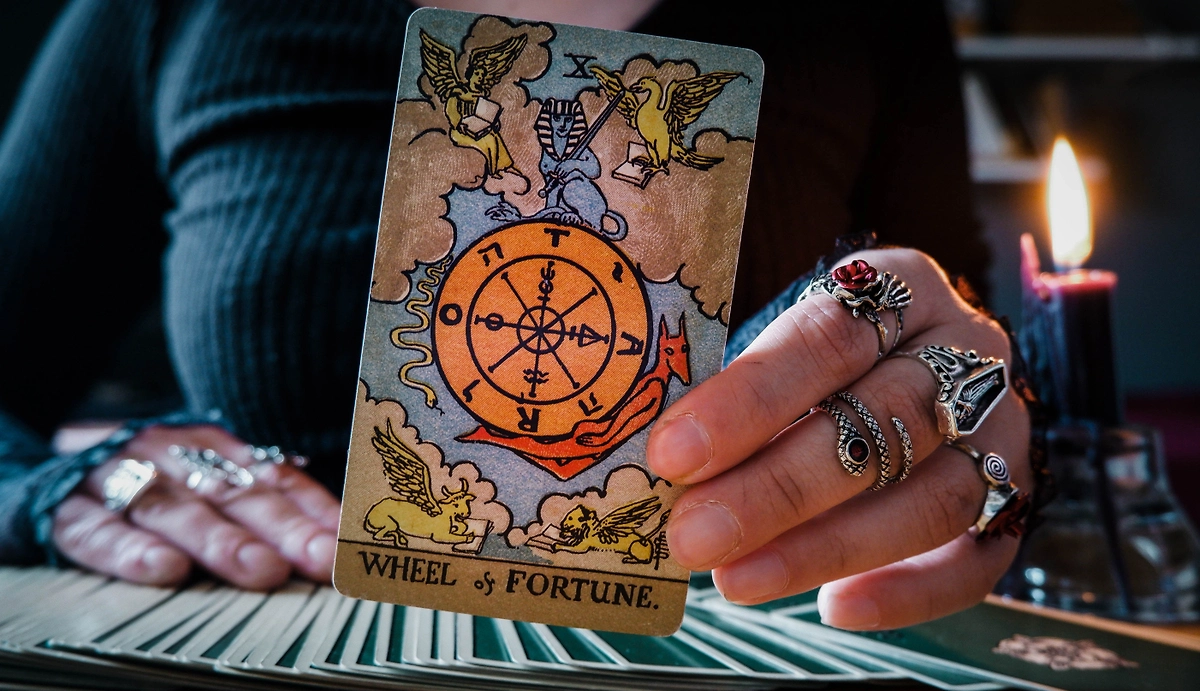 Сила будет в правде. В Новый 2026 год энергии числа 10 и аркана Колесо Фортуны объединятся. Фото © Shutterstock / FOTODOM / Emzzi