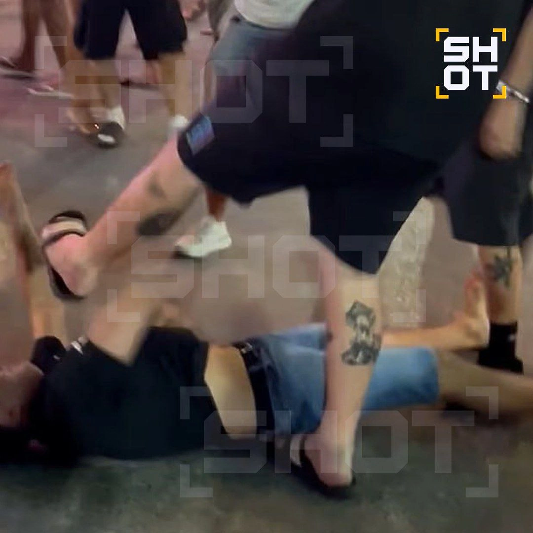 Британцы избивают российского туриста на Пхукете. Фото © Telegram / SHOT