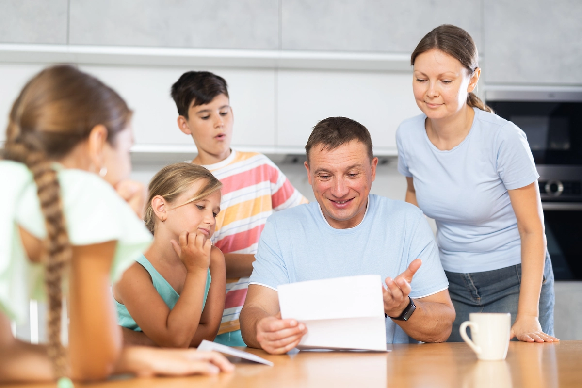 Как семьи с детьми смогут вернуть НДФЛ в 2026 году. Фото © Shutterstock / FOTODOM / BearFotos