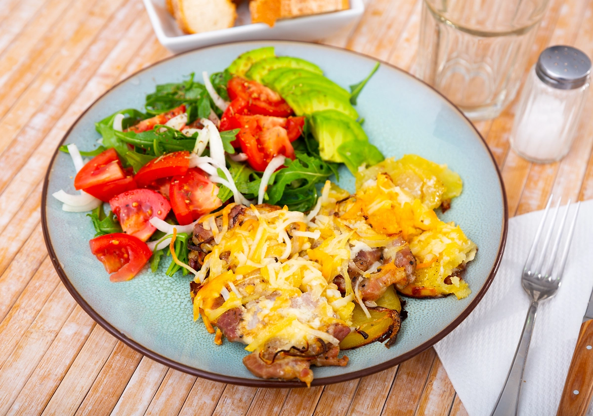 Как сделать ПП-вариант мяса по-французски. Фото © Shutterstock / FOTODOM / BearFotos