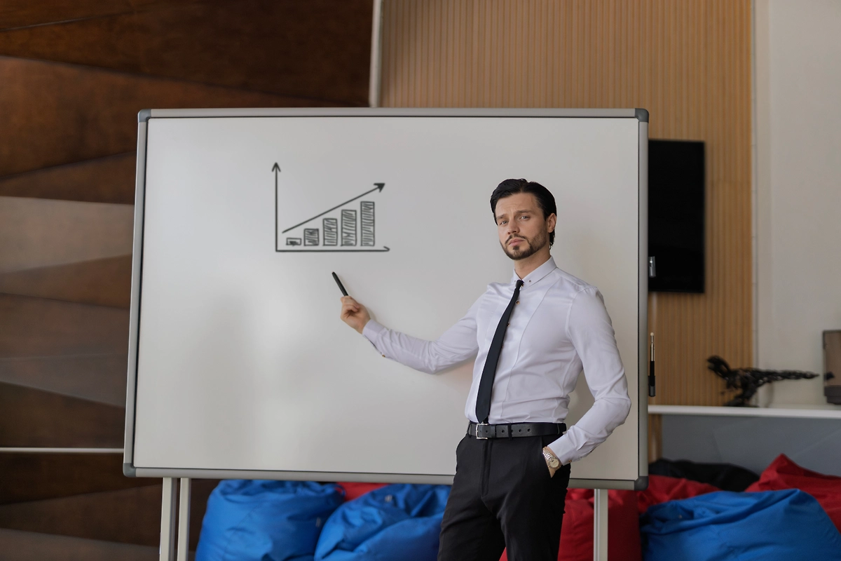 Астрологи назвали самые денежные мужские имена для 2026 года. Фото © Shutterstock / FOTODOM / Andrii Zastrozhnov