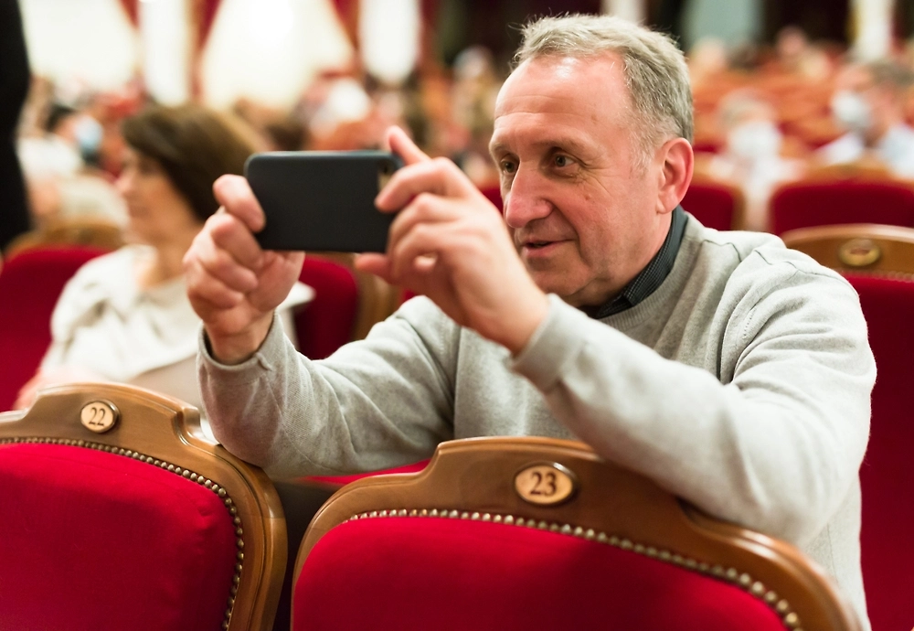 Что подарить маме и папе на Новый год? Какие презенты актуальны в 2026 и принесут веселье? Фото © Shutterstock / FOTODOM / Caftor