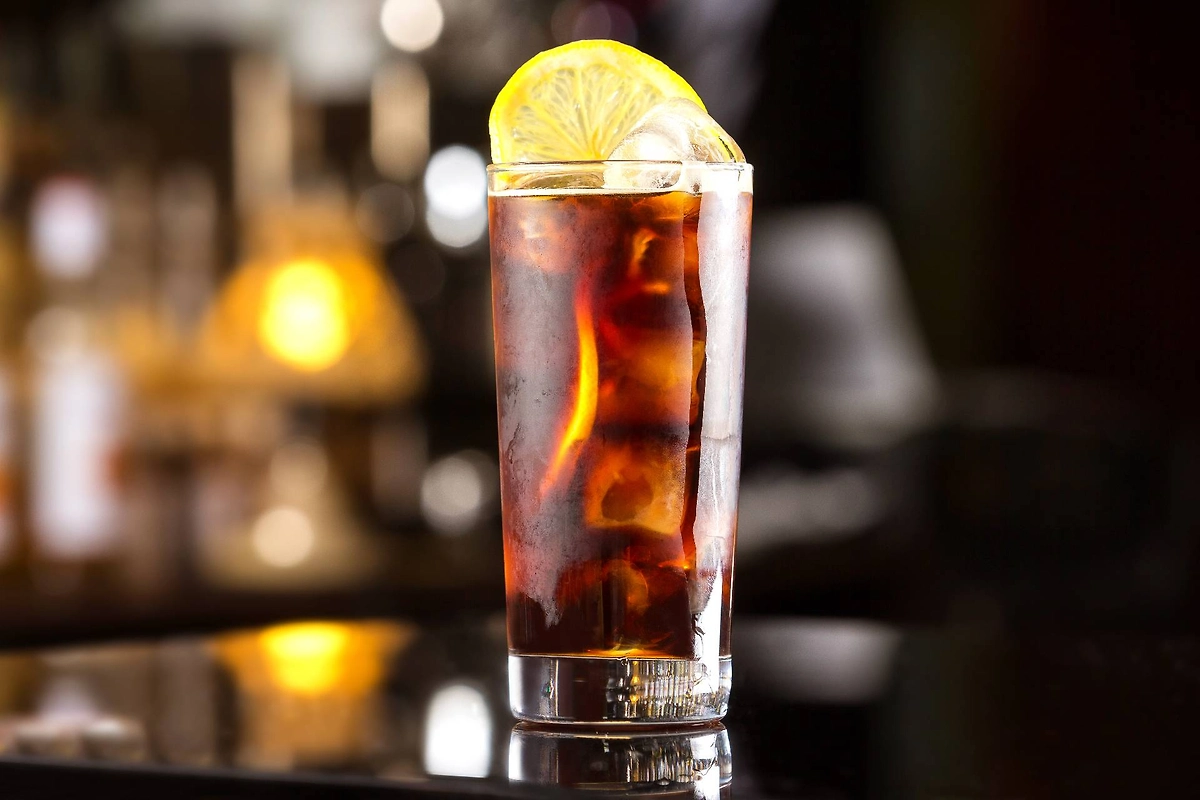 Майонез, оливье и газировка: как праздничная еда вредит коже. Фото © Shutterstock / FOTODOM / Andrei Mayatnik