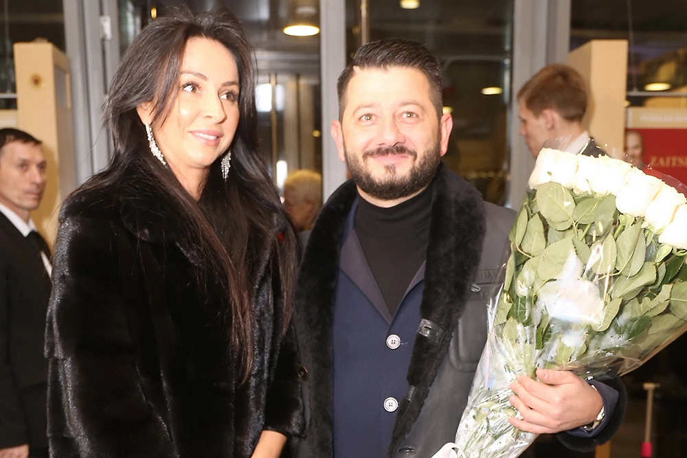 Комик Михаил Галустян развёлся с женой Викторией в 2025 году. Их браку было много лет. Фото © ТАСС / Вадим Тараканов