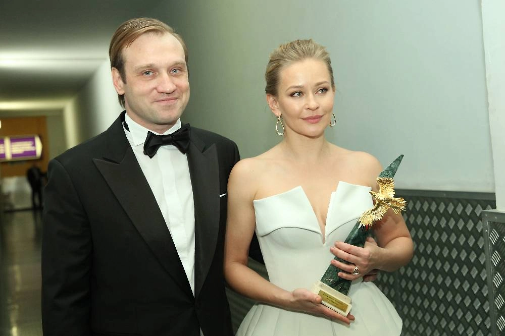 Актриса Юлия Пересильд рассталась с возлюбленным. Им был Михаил Тройник. Они были вместе с 2022 года. Фото © ТАСС / Ольга Зиновская