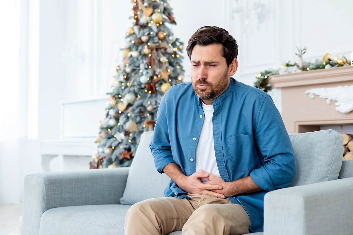 Отравление на Новый год... Мало что может быть хуже. Но новогодняя аптечка 2026 и на этот случай поможет. Фото © Shutterstock / FOTODOM / TetianaKtv