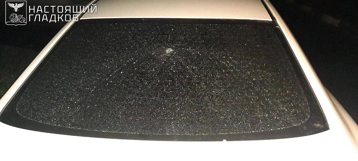 Повреждения автомобилей от обломков сбитого беспилотника над Белгородом. Фото © Telegram / Настоящий Гладков 