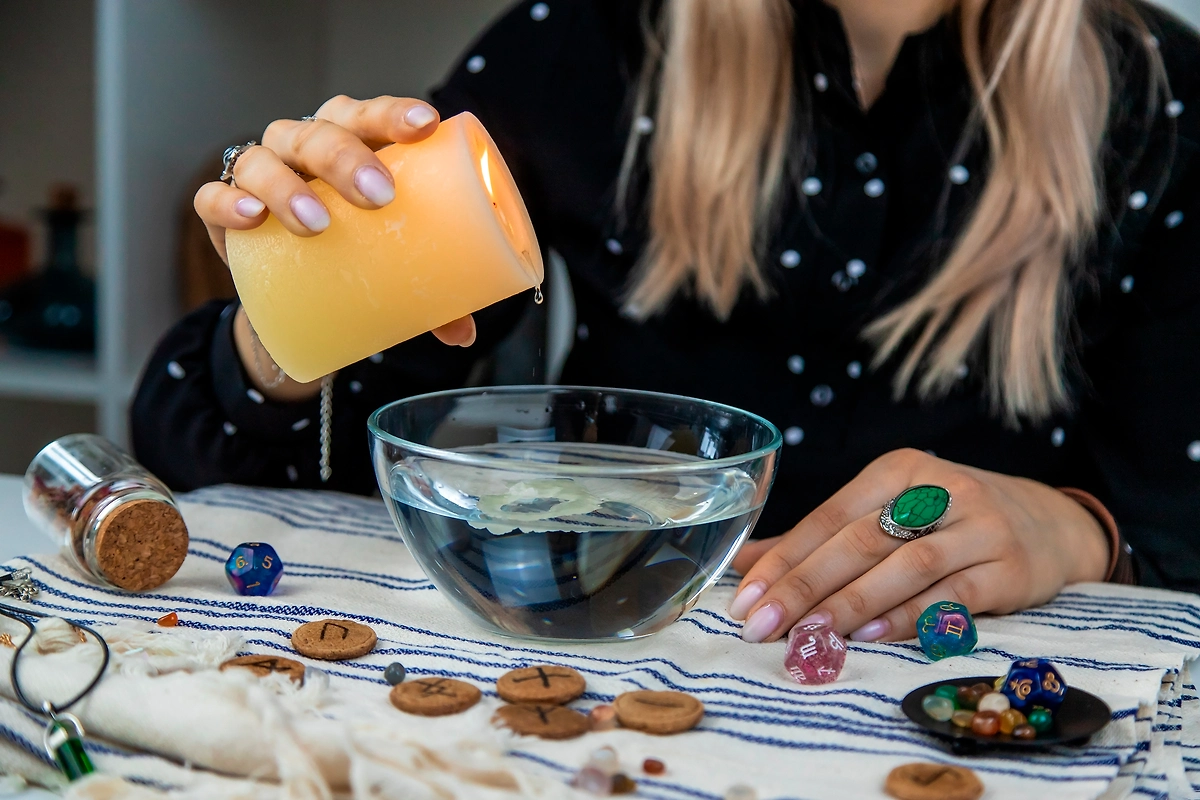 Гадания на Святки с 6 по 19 января: самые точные способы. Фото © Shutterstock / FOTODOM / Anuta23